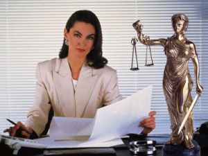 женщина юрист
