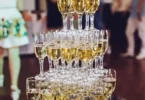Что такое пирамида из шампанского и как её делают